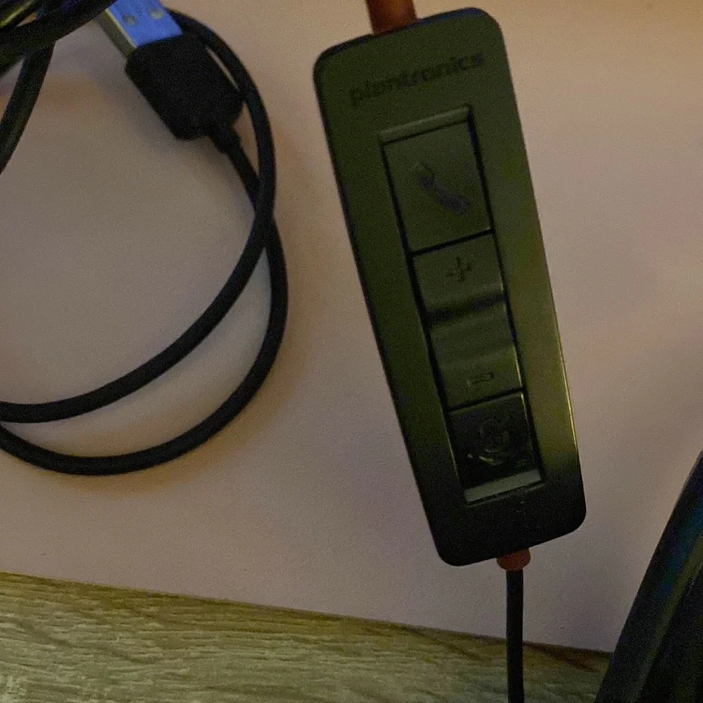 USB headset with mute button - Picture 2 of 6